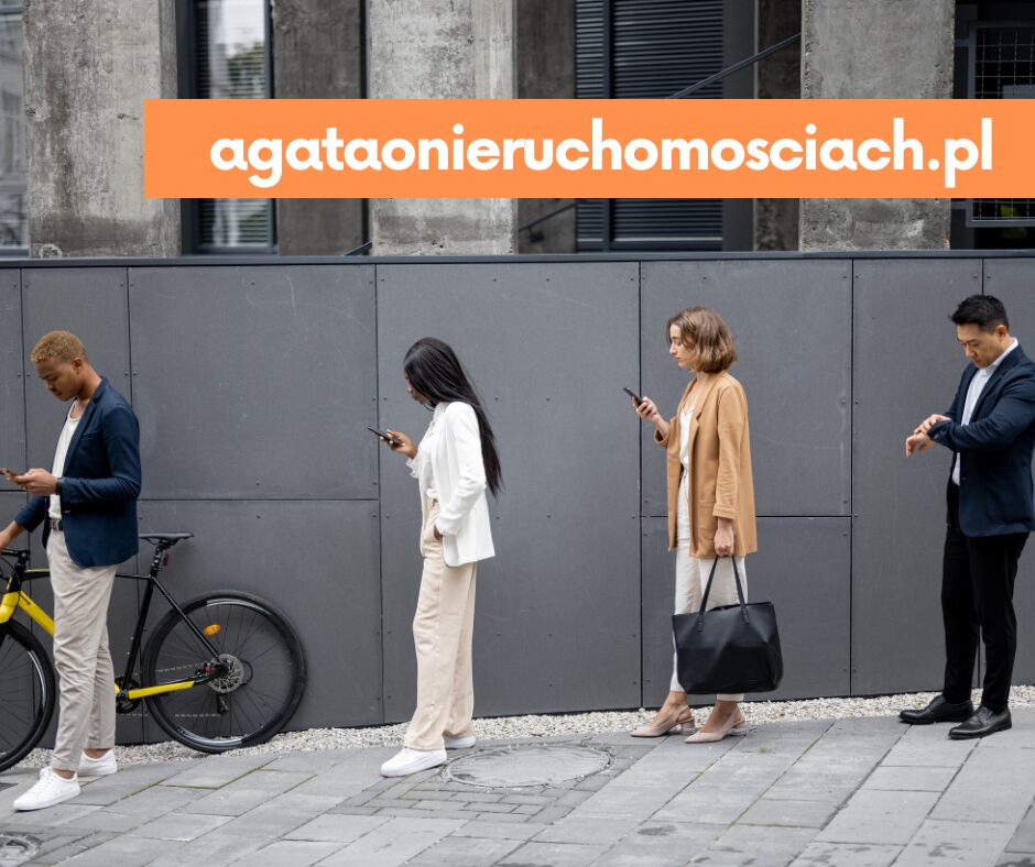 Kolejka po pieniądze agenta nieruchomości